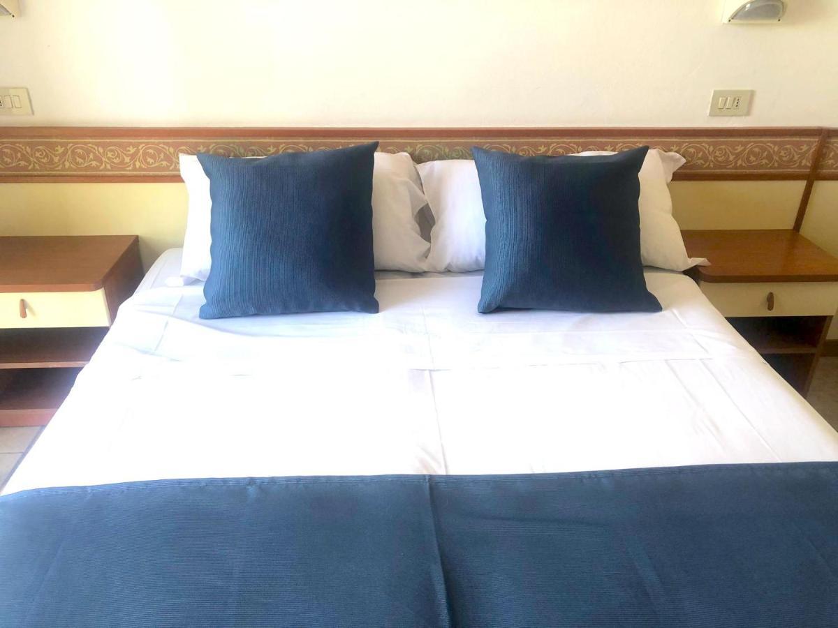 Hotel B&B Des Bains Милано Мартима Екстериор снимка