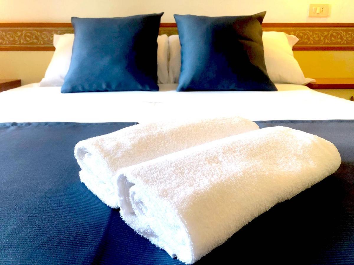 Hotel B&B Des Bains Милано Мартима Екстериор снимка