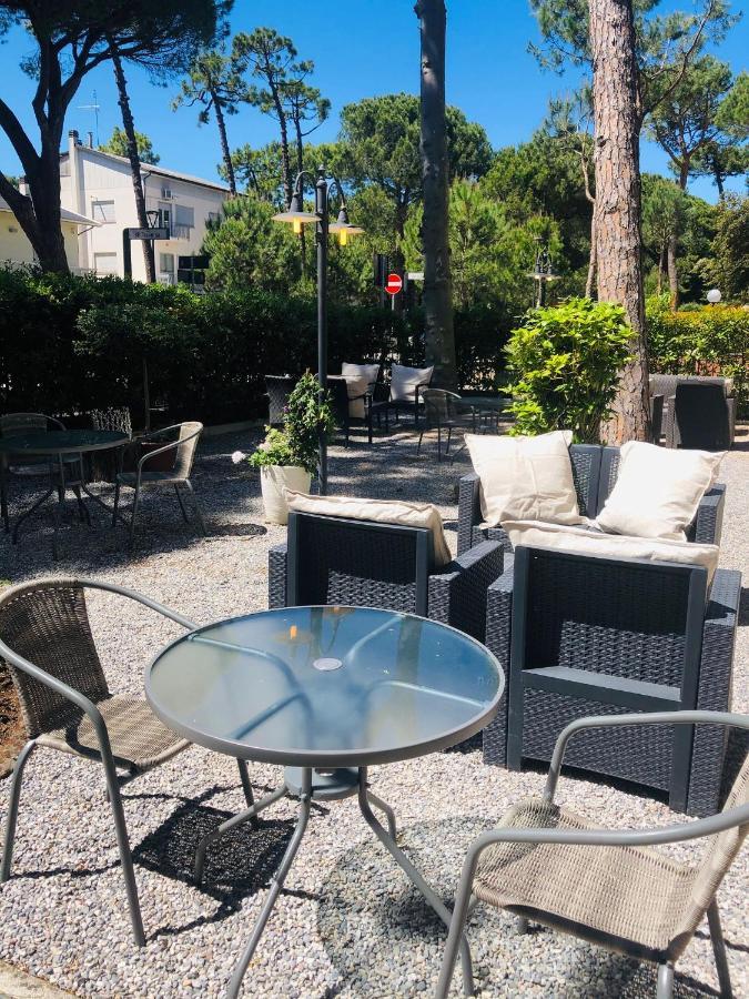 Hotel B&B Des Bains Милано Мартима Екстериор снимка