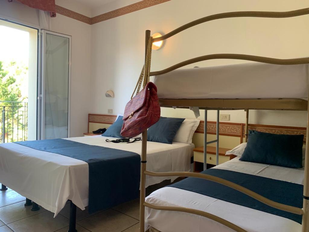 Hotel B&B Des Bains Милано Мартима Екстериор снимка