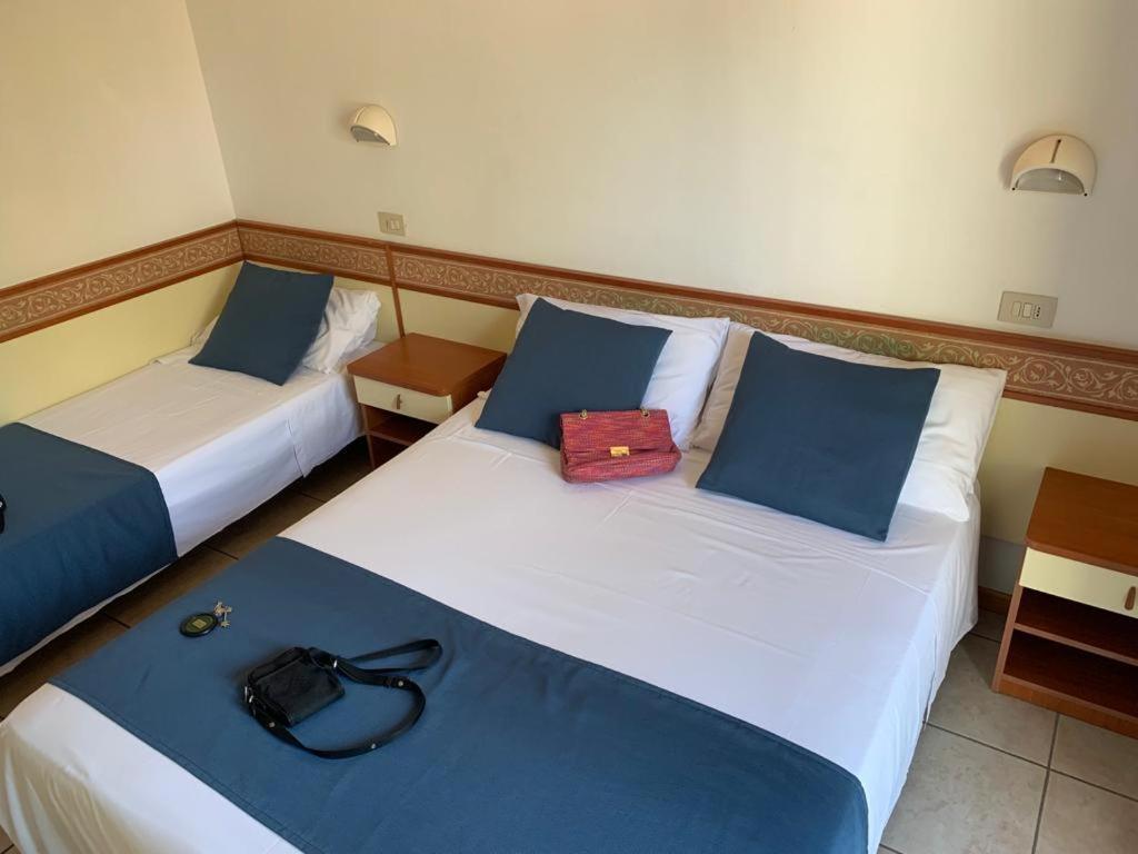 Hotel B&B Des Bains Милано Мартима Екстериор снимка
