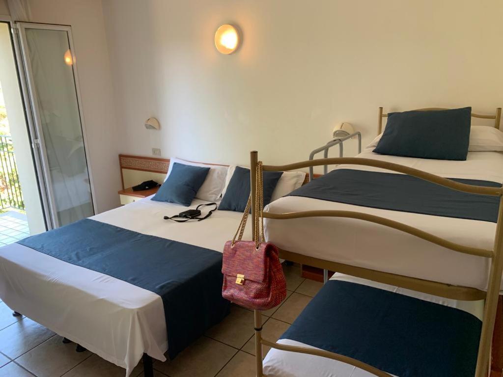 Hotel B&B Des Bains Милано Мартима Екстериор снимка