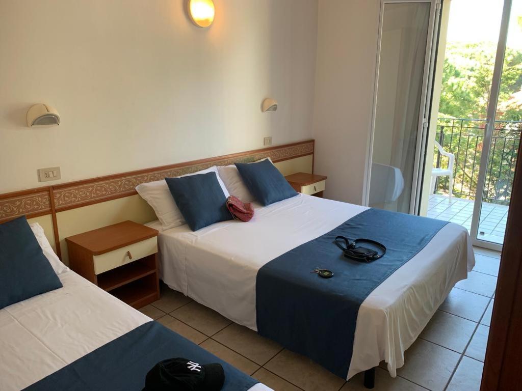 Hotel B&B Des Bains Милано Мартима Екстериор снимка