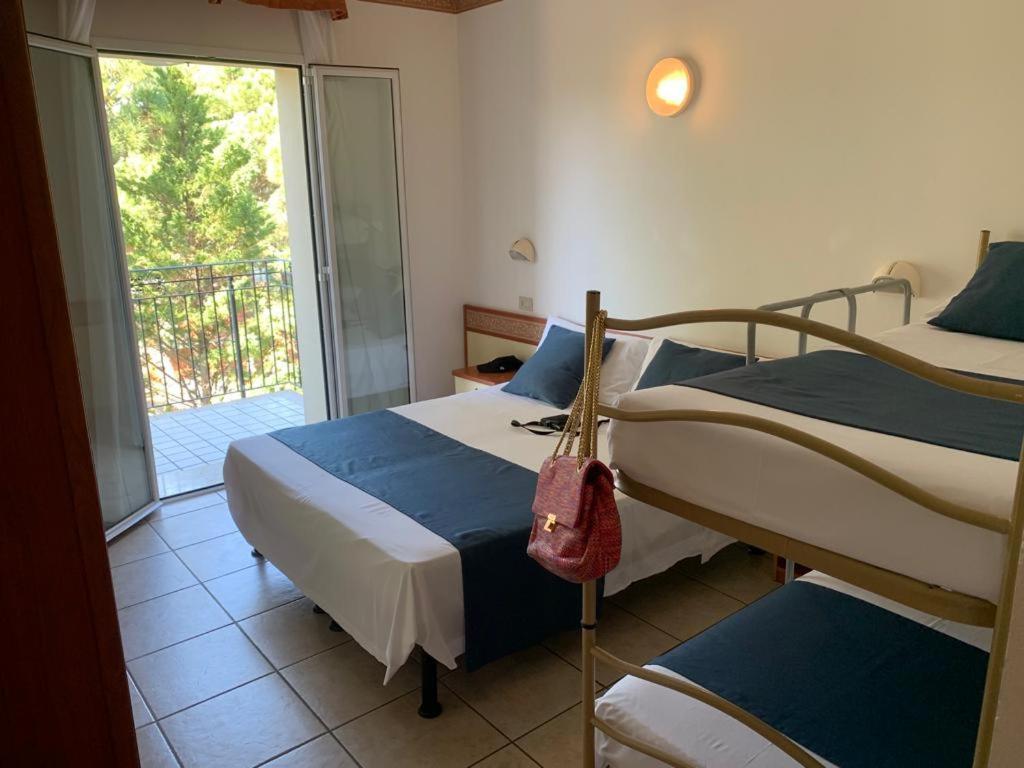 Hotel B&B Des Bains Милано Мартима Екстериор снимка
