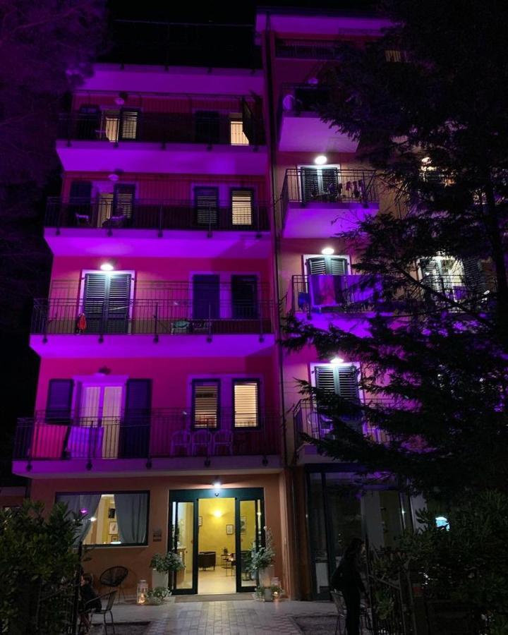 Hotel B&B Des Bains Милано Мартима Екстериор снимка