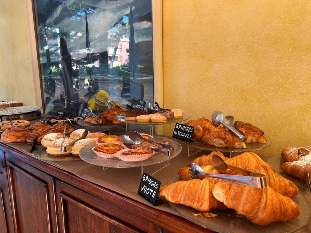 Hotel B&B Des Bains Милано Мартима Екстериор снимка